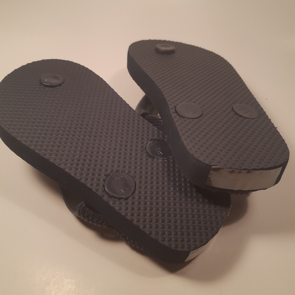 3/15$ NWOT baby boy flips size 7 - Picture 2 of 2